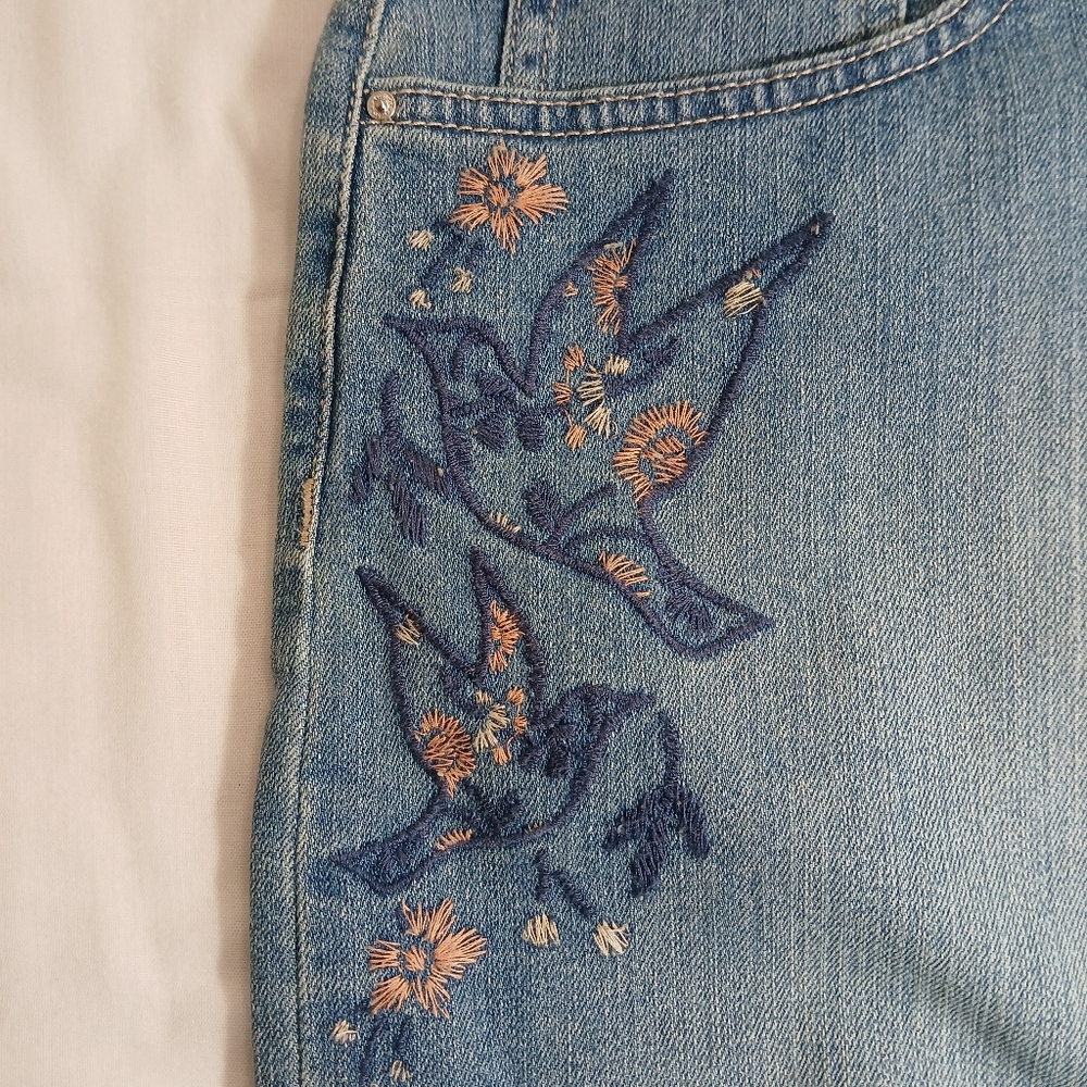 NEW Style & Co Blue Denim Embroidered Straight Skirt Women's Size 16 - Picture 4 of 10